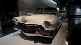 白色豪华敞篷车