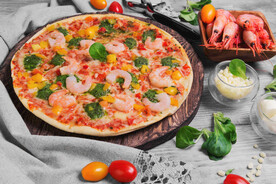 虾仁芝士披萨美食特写摄影