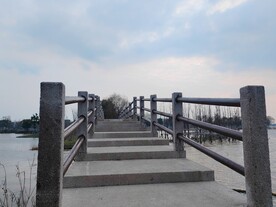 石拱桥台阶铁护栏