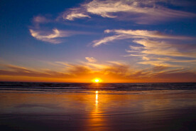 大海上的夕阳美景