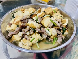  肉片焖油豆腐