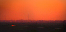 沙尘暴下的风车