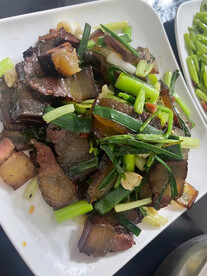 熏肉炒吃大蒜
