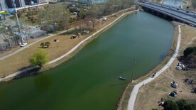 航拍郑州城市公园春天