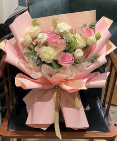 粉色包装花束