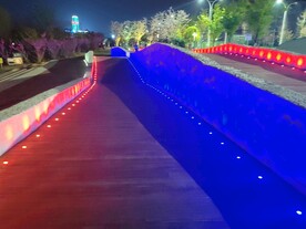 城市红蓝灯光路面