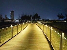 城市健身步道夜景