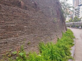 河边水泥纹理墙面