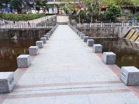 遵义湘江河小石桥桥面