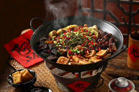 臭豆腐肥肠鸡煲