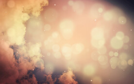 金色黄昏天空柔和光晕背景图 