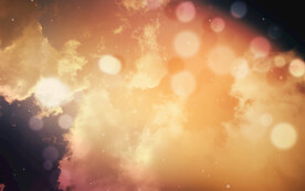 金色黄昏天空柔和光晕背景图