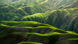 纵横交错的山脉