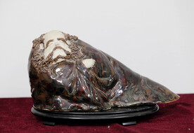 韦华 侧卧达摩 瓷雕