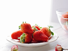 草莓静物细节摄影