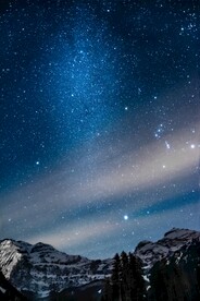 山与星空