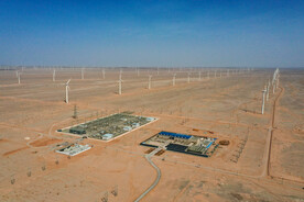 戈壁滩中的风力发电厂