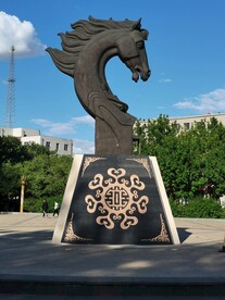 马头琴塑像侧面 