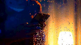 1080P雨中伤感实拍