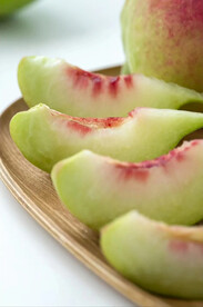 切片的鹰嘴蜜桃