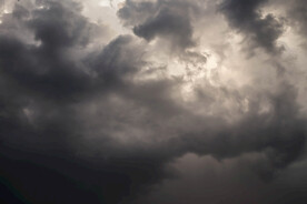 暴风雨天空乌云密布