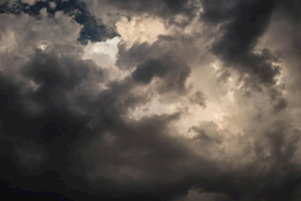 暴风雨天空乌云密布