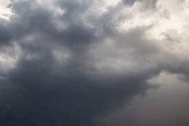 暴风雨天空乌云密布