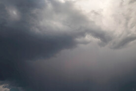 暴风雨天空乌云密布