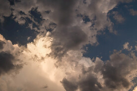 暴风雨天空乌云密布