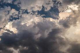 暴风雨天空乌云密布