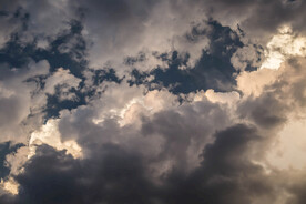 暴风雨天空乌云密布