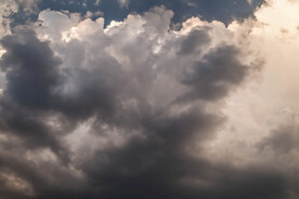 暴风雨天空乌云密布