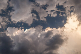 暴风雨天空乌云密布