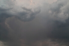 暴风雨天空乌云密布