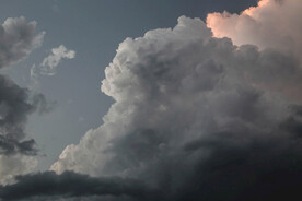 暴风雨天空乌云密布