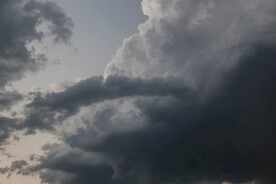 暴风雨天空乌云密布
