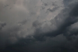暴风雨天空乌云密布