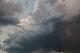 暴风雨天空乌云密布