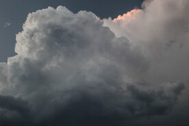 暴风雨天空乌云密布