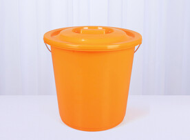 橙色水桶