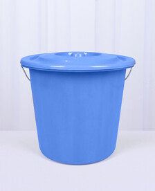 蓝色水桶