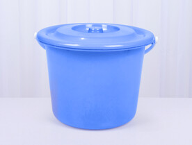 蓝色水桶