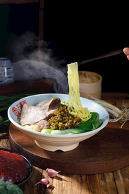 牛肉酸辣粉