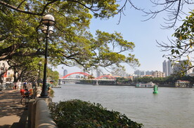 珠江河畔钓鱼人