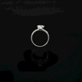 梨底钻戒靠垫造型