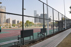 球场围栏与跑道