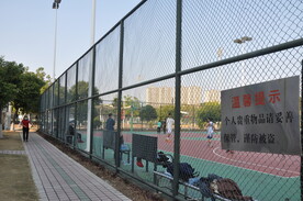 球场围栏与跑道