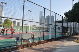 球场围栏与跑道