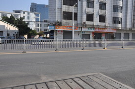 市政护栏正面马路角度
