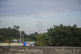 城市郊野的乌云阴天